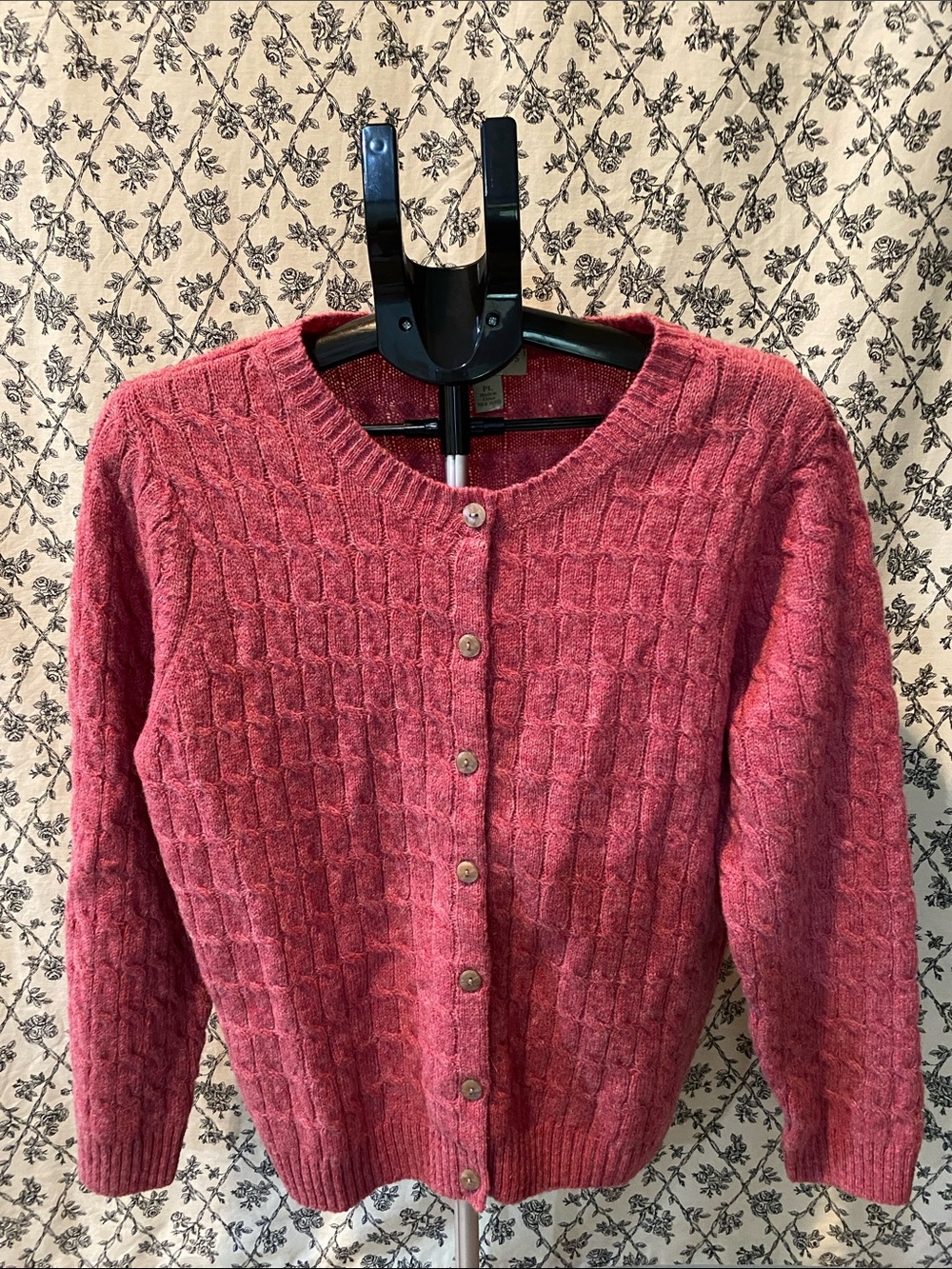 100% Wool Appleseed's Rose Cable-Knit Button Cardigan